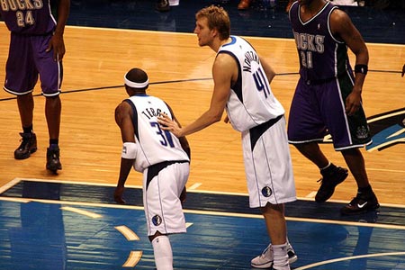 Nowitzki and Terry in the Paint.